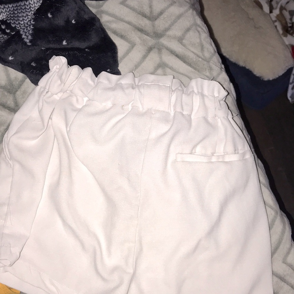 They are one pair of white shorts one back pocket and two in the front